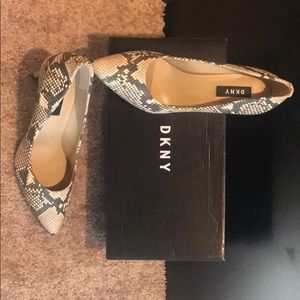 DKNY Randi High Pump 85